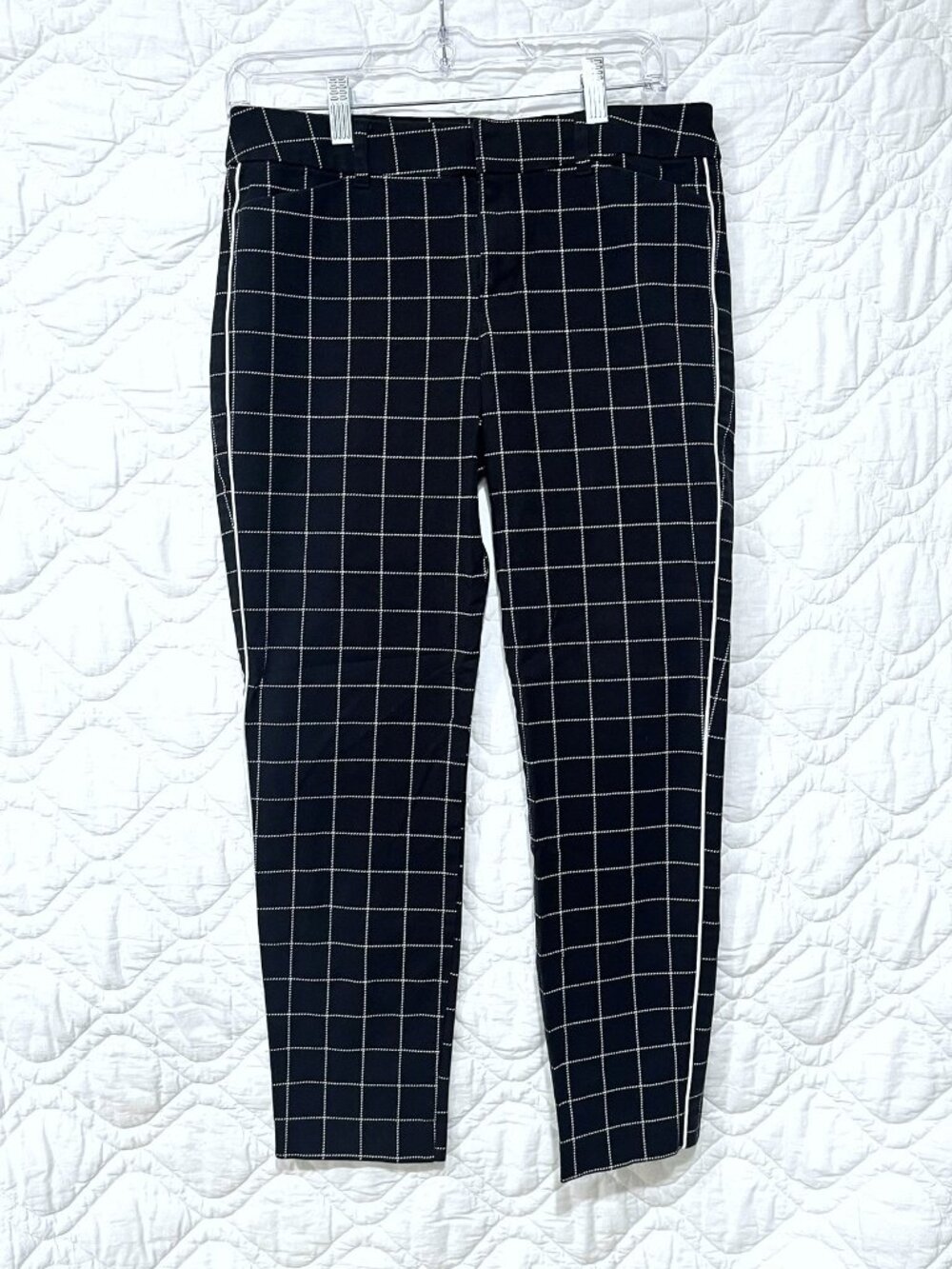 Old Navy Black & White Checks Pixie Ankle Chino Pants – Size 8